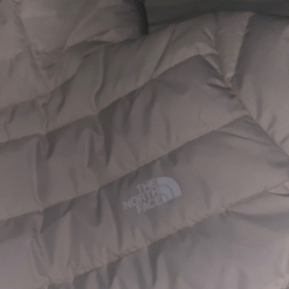The North Face Women's Off-White Puffer Jacket - Picture 8 of 9